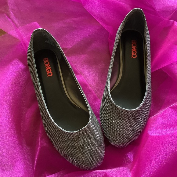 Silver metal like flats Size 6 - Picture 1 of 6